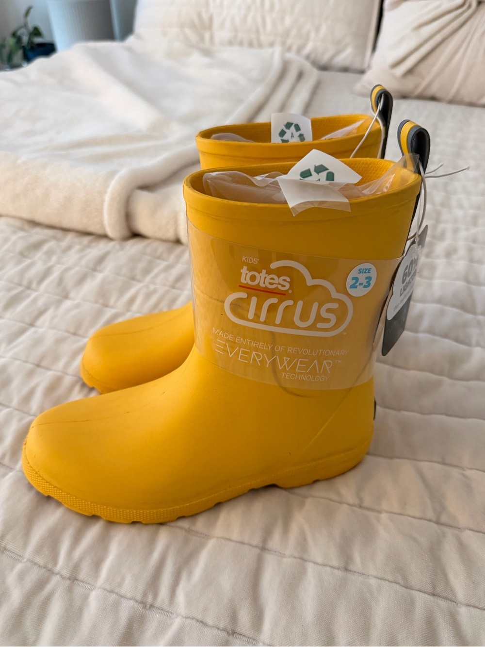 Totes Kids’ Cirrus rain boots (lightweight)